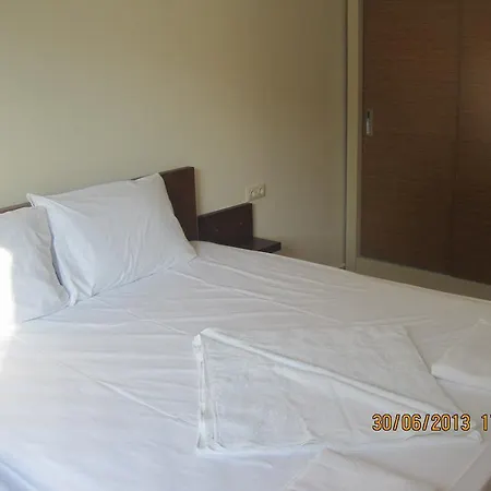 Oezguer Apart